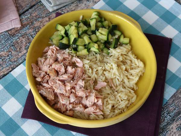 Orzo pastasallad med lax och zucchini - Beredning steg 7
