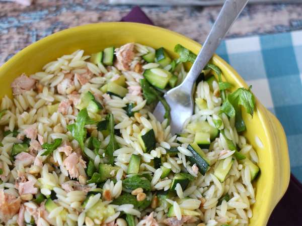 Orzo pastasallad med lax och zucchini - Beredning steg 9