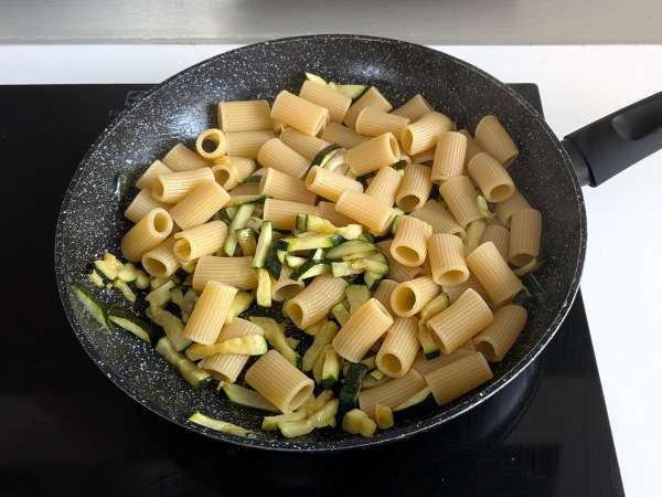 Courgette Carbonara: det vegetariska receptet som är lätt att göra - Beredning steg 7