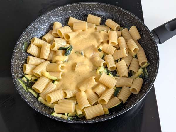 Courgette Carbonara: det vegetariska receptet som är lätt att göra - Beredning steg 8