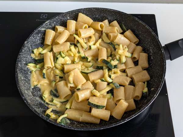 Courgette Carbonara: det vegetariska receptet som är lätt att göra - Beredning steg 9