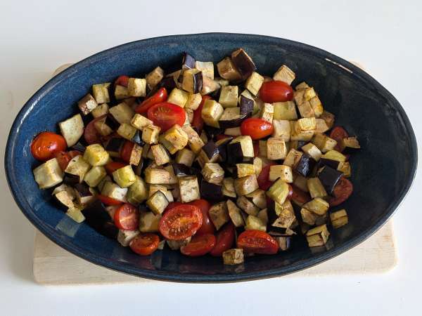 Pasta med auberginekräm och körsbärstomater: enkelt och gott recept - Beredning steg 2