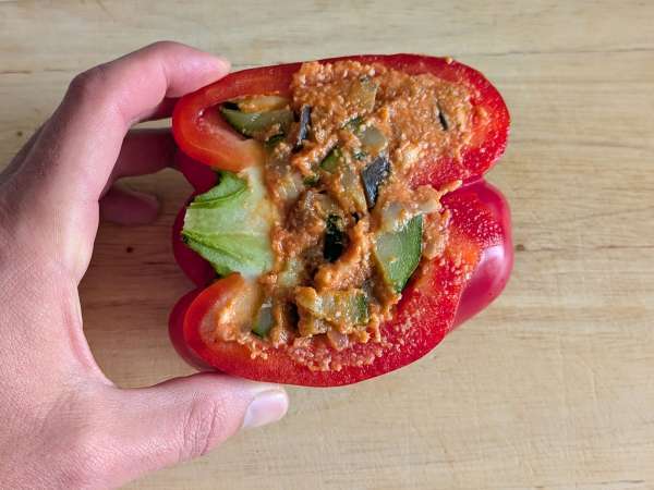 Bakade vegetariska fyllda paprikor: det enkla och välsmakande receptet med grönsaker och mozzarellaost - Beredning steg 6