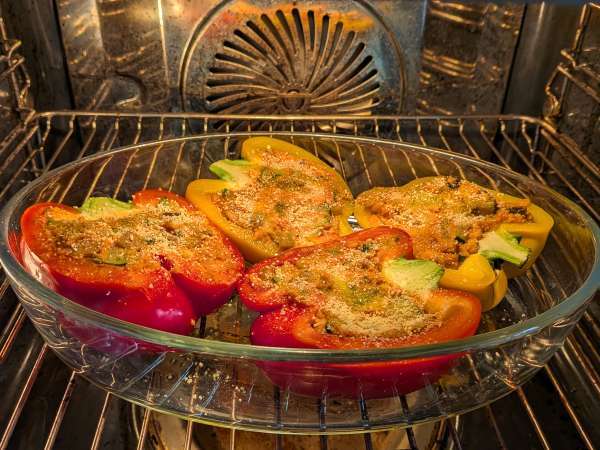 Bakade vegetariska fyllda paprikor: det enkla och välsmakande receptet med grönsaker och mozzarellaost - Beredning steg 8