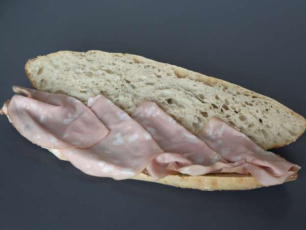 Italiensk gourmetsmörgås med mortadella och burrataost - Beredning steg 2