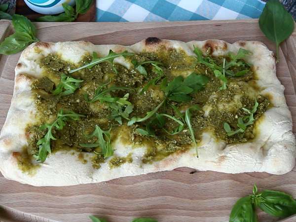 Pinsa med pesto och mortadella, klar på 10 minuter! - Beredning steg 3