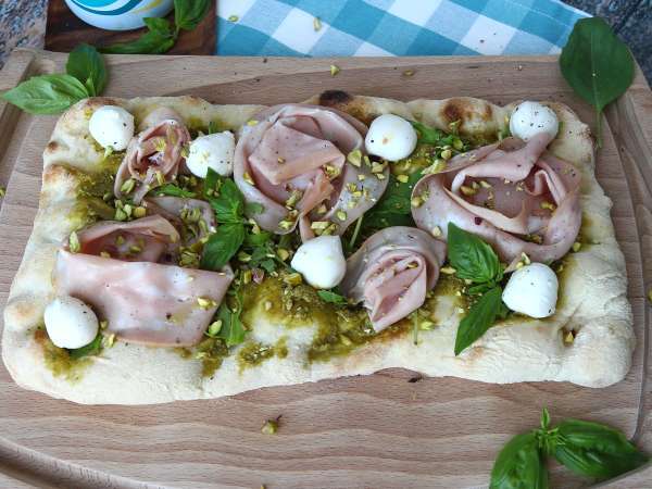 Pinsa med pesto och mortadella, klar på 10 minuter! - Beredning steg 7