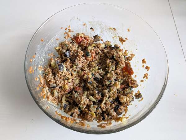 Krämig dinkelsallad med zucchini, aubergine och körsbärstomater - Beredning steg 7