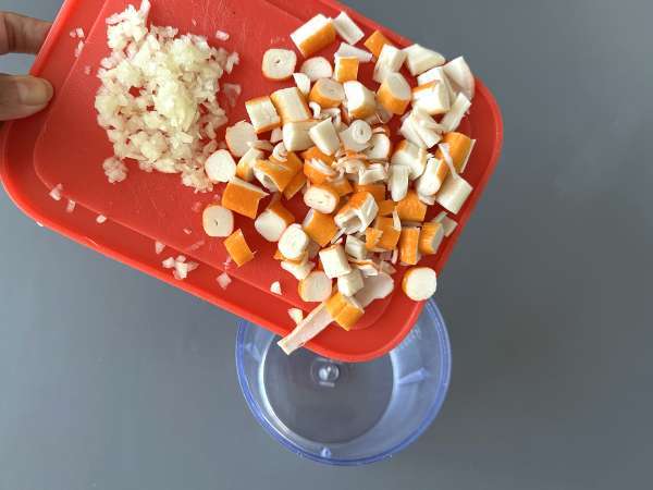 Surimi-pålägg: ett supersnabbt recept till aperitifen - Beredning steg 1