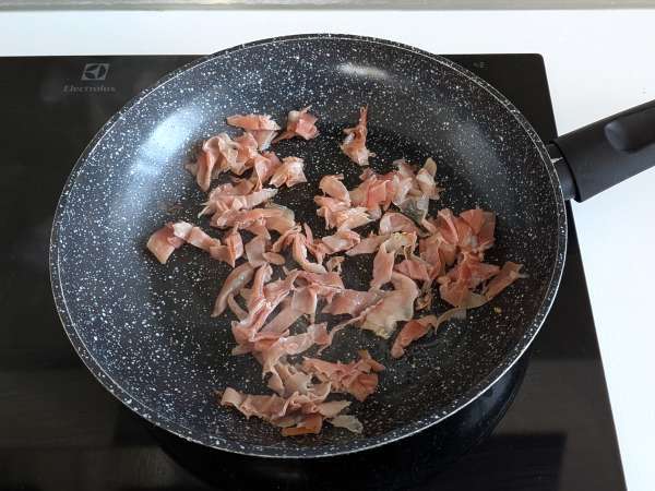Pasta med zucchini och krispig speck: ett enkelt recept som passar både till lunch och middag - Beredning steg 5