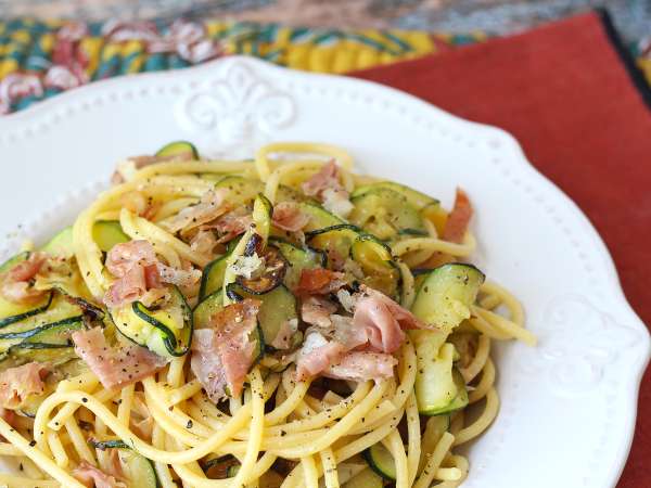 Pasta med zucchini och krispig speck: ett enkelt recept som passar både till lunch och middag - Beredning steg 8