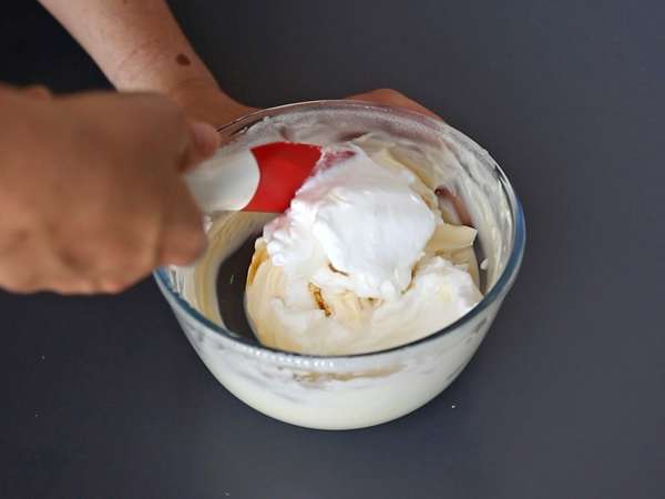 Tiramisu med rostade aprikoser: den perfekta fruktiga och krämiga efterrätten för sommaren - Beredning steg 5
