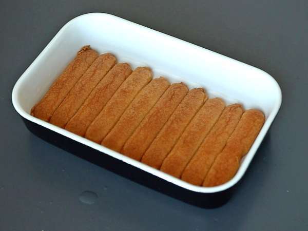 Tiramisu med rostade aprikoser: den perfekta fruktiga och krämiga efterrätten för sommaren - Beredning steg 7