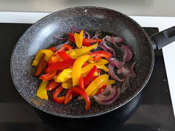 Pasta med paprika och mynta: krämig och doftande - Beredning steg 2