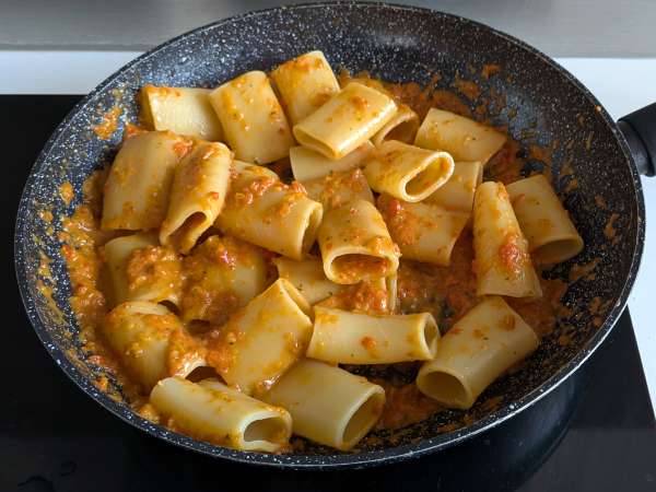 Pasta med paprika och mynta: krämig och doftande - Beredning steg 8