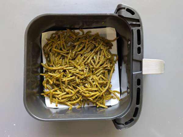 Gröna bönor med thailändsk sås, tillagade i Air Fryer - Beredning steg 3