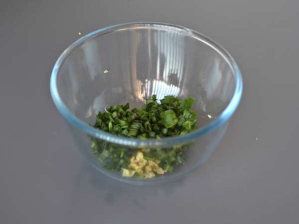 Kinesisk ångkokt kyckling med ingefära – otroligt mör och aromatisk - Beredning steg 4