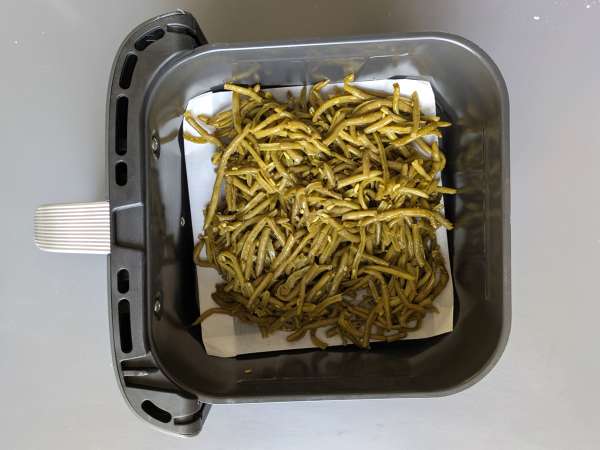 Krispiga tofunuggets och gröna bönor på thailändskt vis, tillagade i luftfritösen - Beredning steg 7