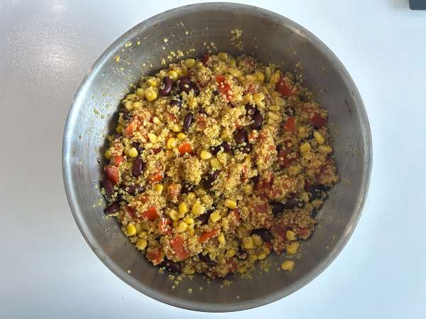 Proteinsallad med quinoa, röda bönor och majs - Beredning steg 6