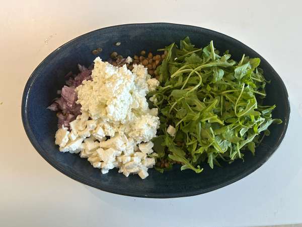 Proteinrik linssallad med cottage cheese – enkelt och snabbt - Beredning steg 3