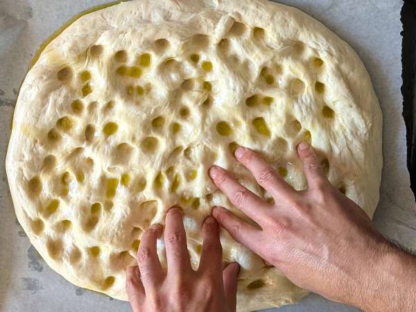 Rustik focaccia med lök och rosmarin - Beredning steg 9