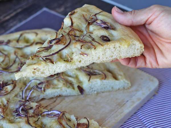 Rustik focaccia med lök och rosmarin - Beredning steg 13