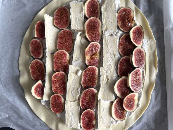 Tunn paj med fikon, brie och valnötter - Beredning steg 6