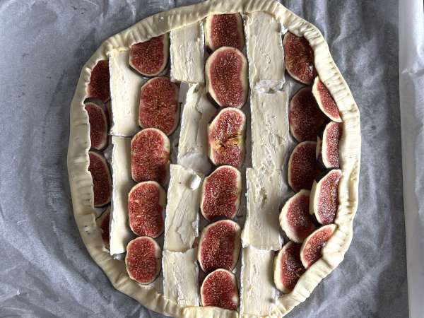 Tunn paj med fikon, brie och valnötter - Beredning steg 7