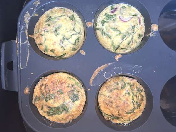 Äggbitar med keso i varmluftsfritösen: enkla och proteinrika äggbitar - Beredning steg 4