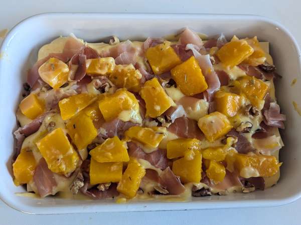 Krämig lasagne med pumpa, speck och krispiga valnötter - Beredning steg 7