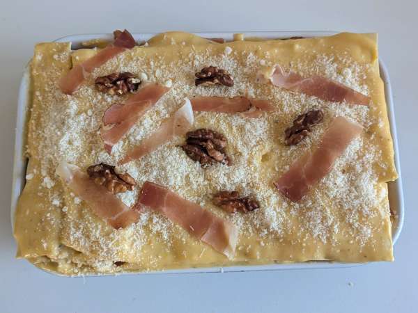 Krämig lasagne med pumpa, speck och krispiga valnötter - Beredning steg 8