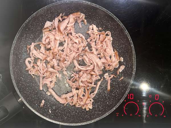 Paj utan pajskal med champinjoner, bacon och cottage cheese - Beredning steg 1