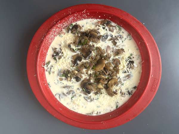 Paj utan pajskal med champinjoner, bacon och cottage cheese - Beredning steg 7