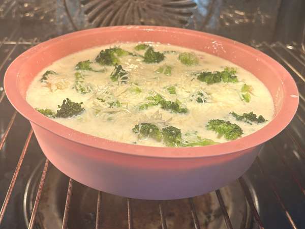 Broccolipaj utan pajskal med pancetta och cottage cheese - Beredning steg 6