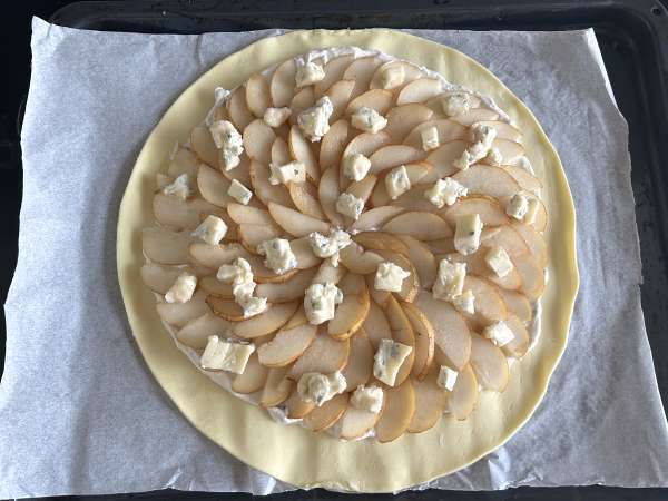 Pärontarte med gorgonzola och valnötter – sött och salt i perfekt harmoni - Beredning steg 7