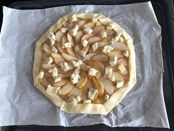 Pärontarte med gorgonzola och valnötter – sött och salt i perfekt harmoni - Beredning steg 8