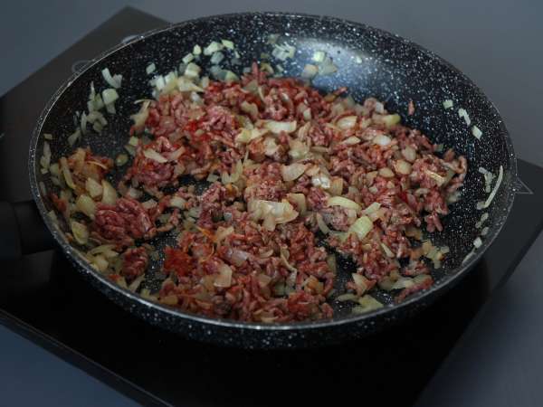 Lasagne med bolognesesås i stekpanna - Beredning steg 2