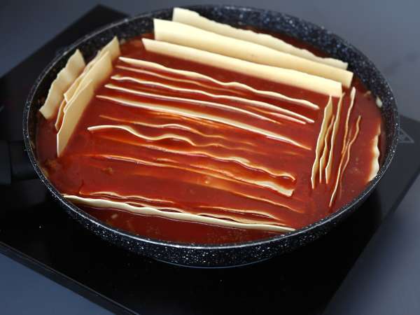 Lasagne med bolognesesås i stekpanna - Beredning steg 4
