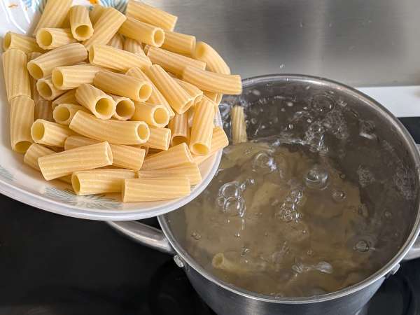Ugnsbakad pasta med pumpa, svamp och bechamelsås - Beredning steg 5