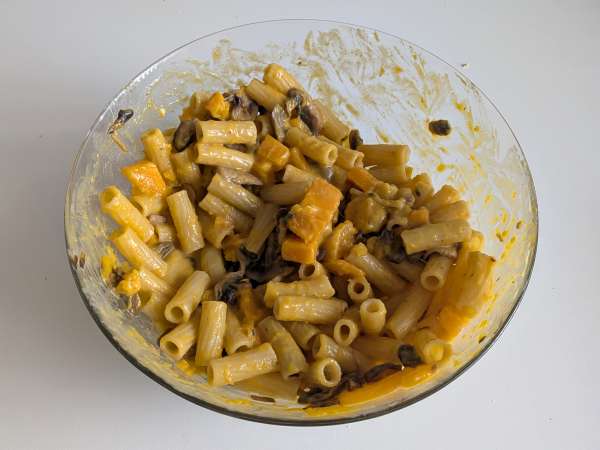 Ugnsbakad pasta med pumpa, svamp och bechamelsås - Beredning steg 7