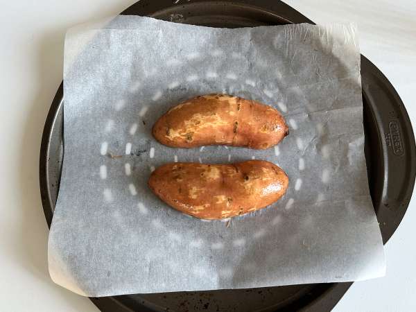 Rostad sötpotatis med ägg, fetaost, honung och valnötter - Beredning steg 1