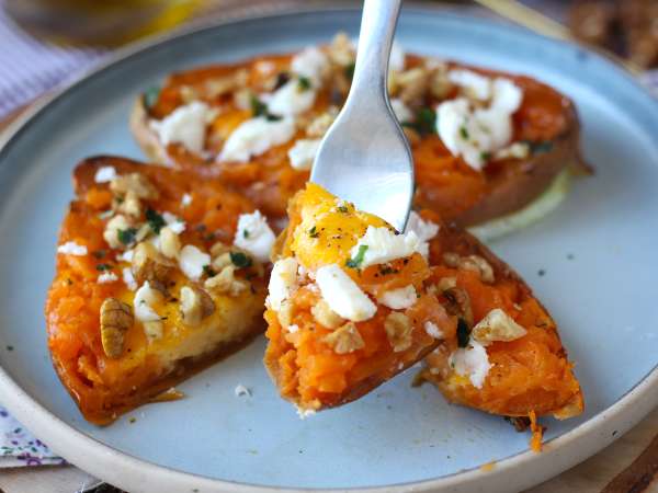 Rostad sötpotatis med ägg, fetaost, honung och valnötter - Beredning steg 6