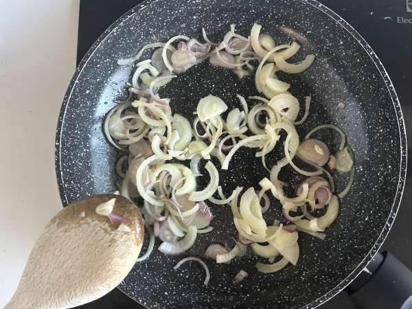 Grillad ostmacka med champinjoner och riven ost - Beredning steg 2