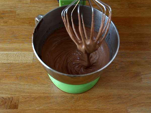 Halloween-Bundt-kaka med en djävulskt god glasyr - Beredning steg 3