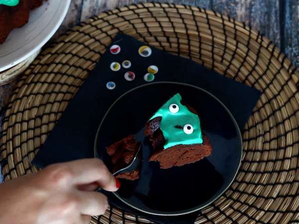 Halloween-Bundt-kaka med en djävulskt god glasyr - Beredning steg 8