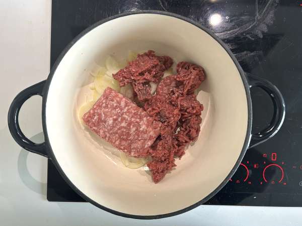 En gryta med pumpa och köttfärs: krämig och värmande - Beredning steg 1