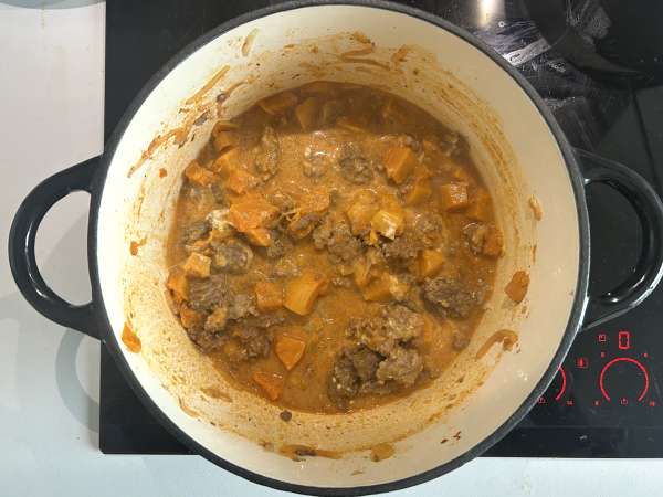 En gryta med pumpa och köttfärs: krämig och värmande - Beredning steg 5
