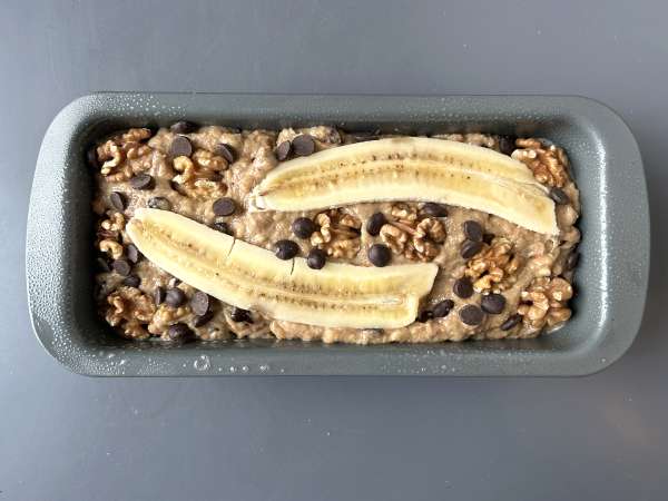 Veganskt bananbröd med miso, valnötter och choklad - Beredning steg 8