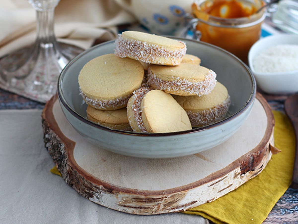 Alfajores - Argentinska mördegskakor med mjölksylt och kokos