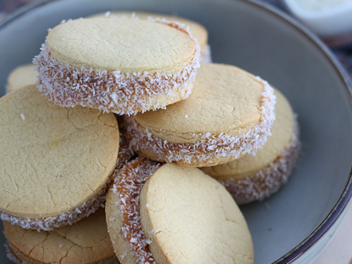 Alfajores - Argentinska mördegskakor med mjölksylt och kokos - foto 3